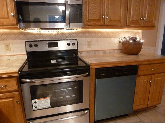 5th image of 5 Wyandot Cir