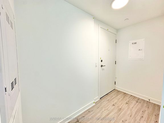 4th image of 252 Church St #5511