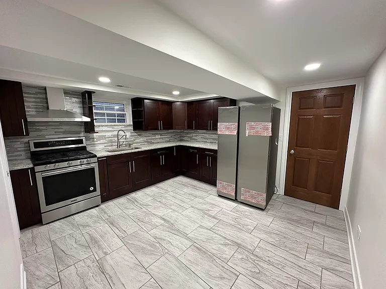 6560 W Cornelia Ave — Photo 4