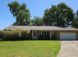 142 Fielder Dr, Salem, IL 62881