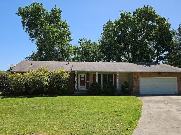 142 Fielder Dr, Salem, IL 62881
