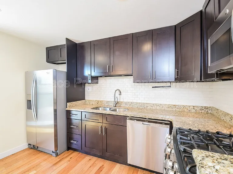 4608 Greenbriar Ct — Photo 4