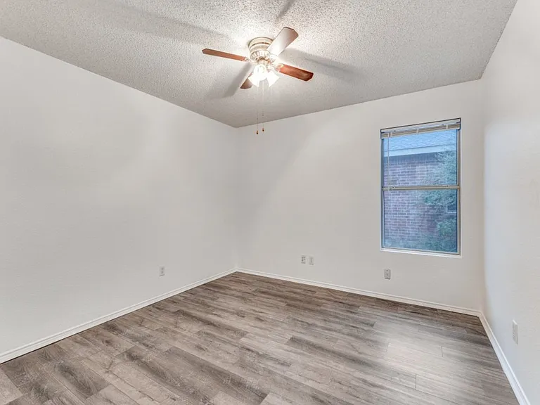509 Keble Dr — Photo 10
