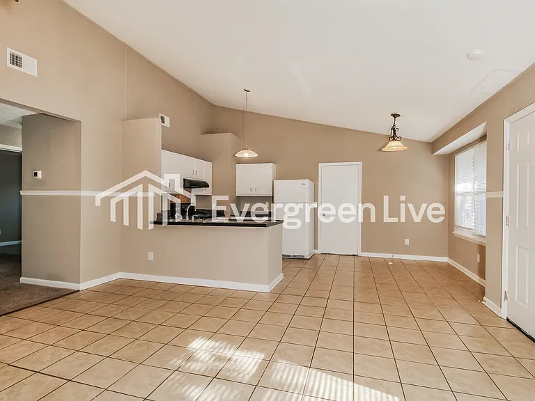 109 Raintree Ln — Photo 4