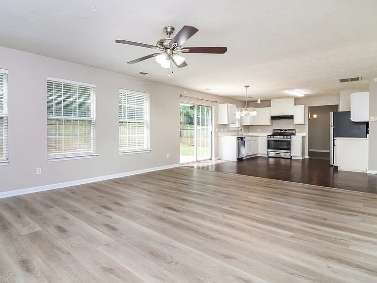 1240 Chris Lake Dr — Photo 8