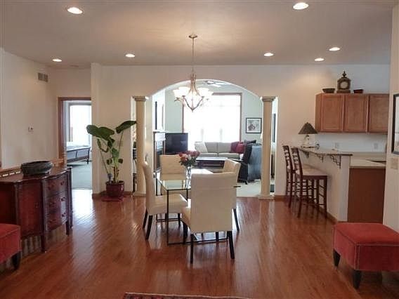 5th image of 5676 Wilshire Dr