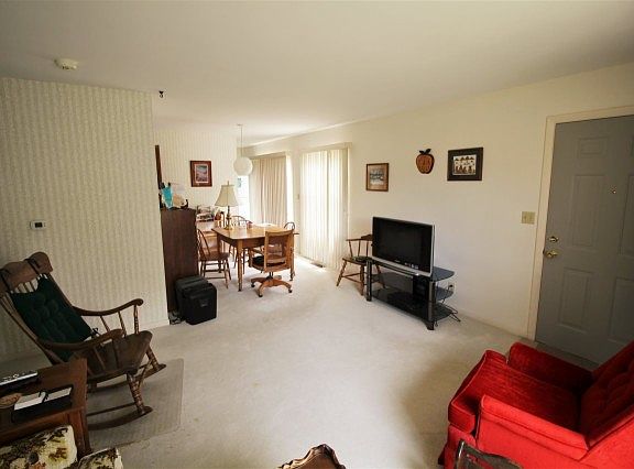 3rd image of 3266 Hanover Dr