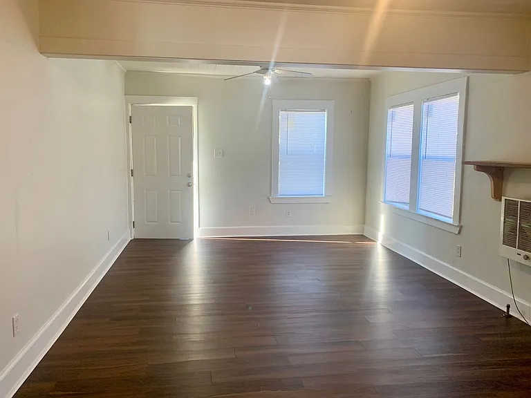 204 W Foch St — Photo 3