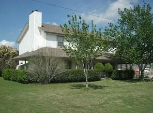 706 Granada Dr, Chico, TX 76431