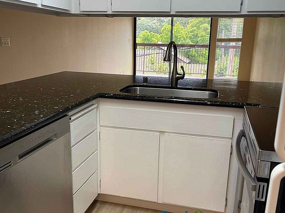 5th image of 1600 Carmel Dr APT 21
