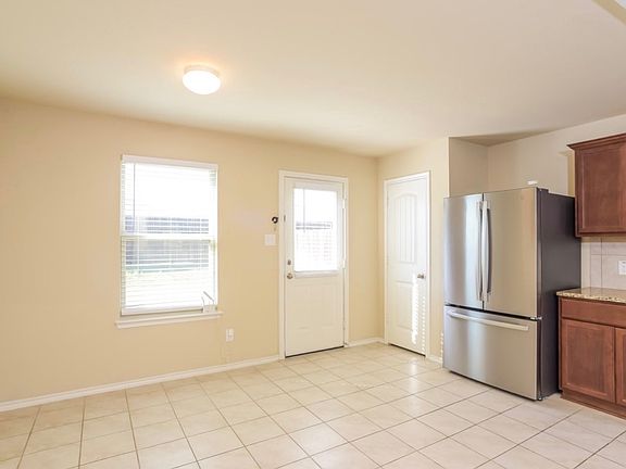 4th image of 953 Corbitt Ln