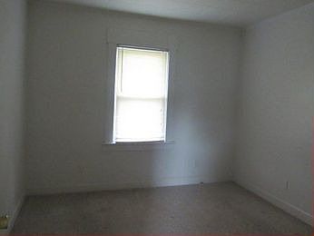 2nd image of 914 Lillian Ave