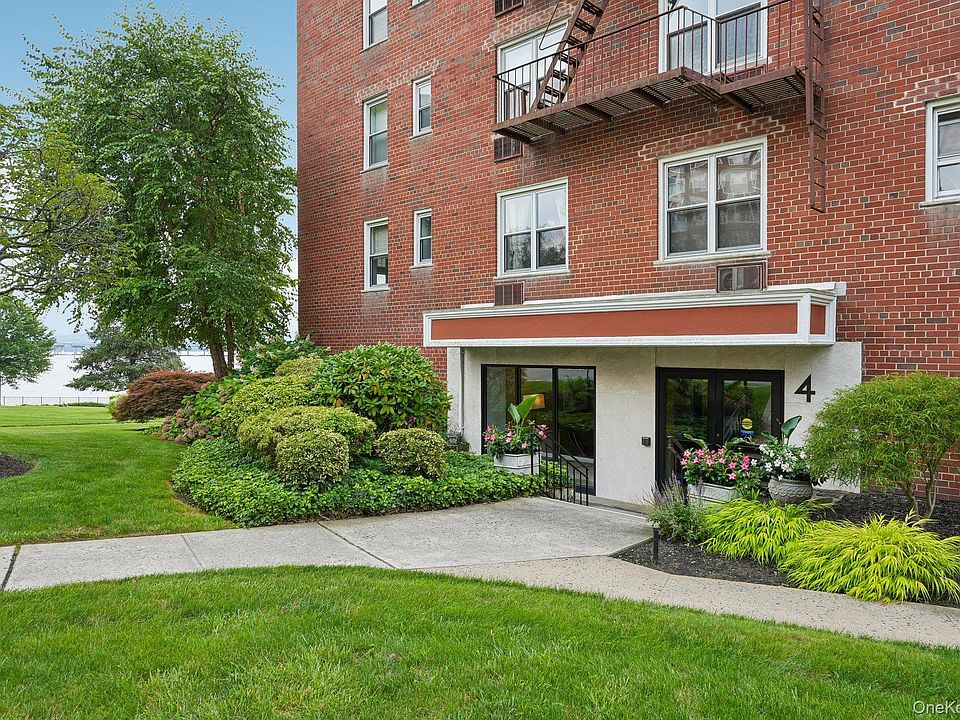 1st image of 4 Salisbury Point #1D   (DIRECTORY 106)