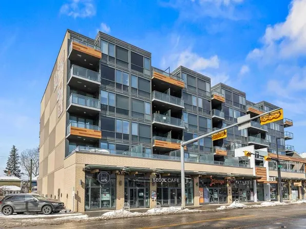 301 E 10th St NW #209, Calgary, AB T2N 1V5