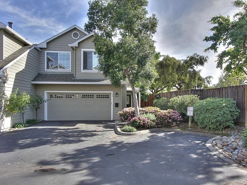 1st image of 135 Orchard Oak Cir