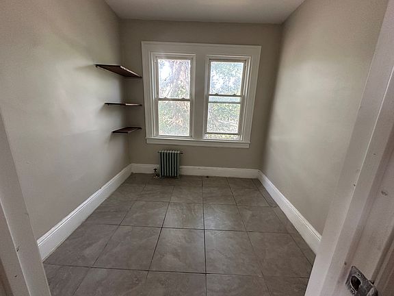 4th image of 42 Henry St Floor 2