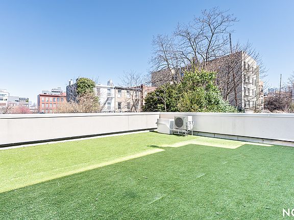5th image of 303 Wythe Ave #202