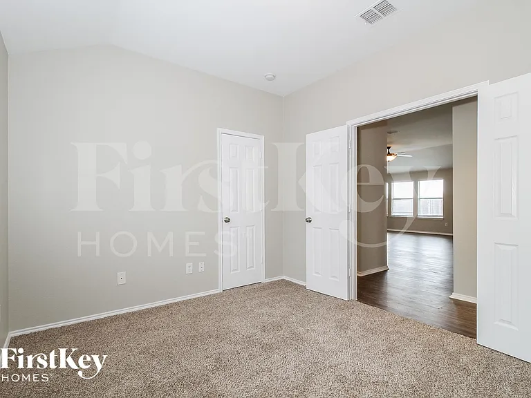 802 Hawthorne Rd — Photo 11