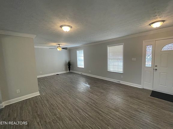 4th image of 1028 Greenwich Dr