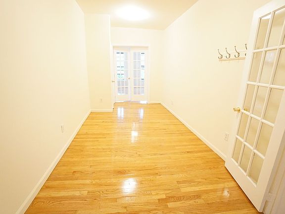 4th image of 466 6th St #D2