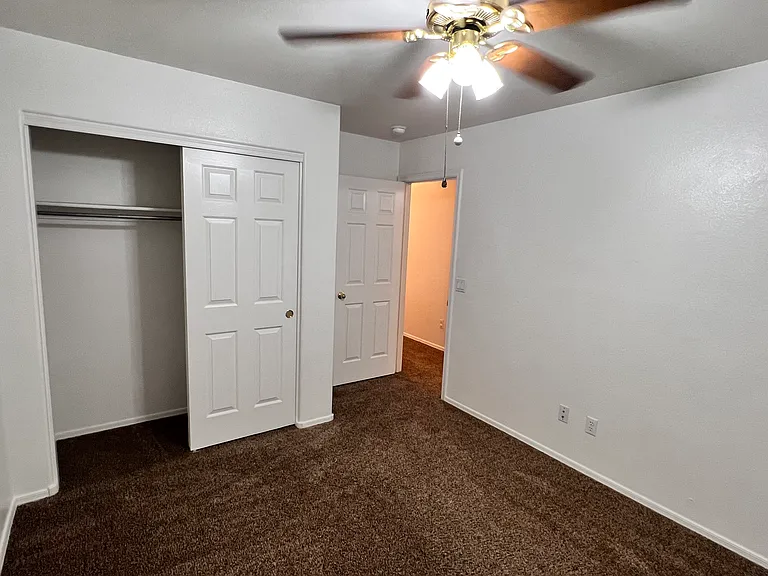 3041 W Horsham Dr — Photo 32