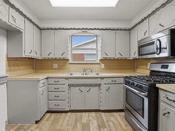 5th image of 117 SW 6th St