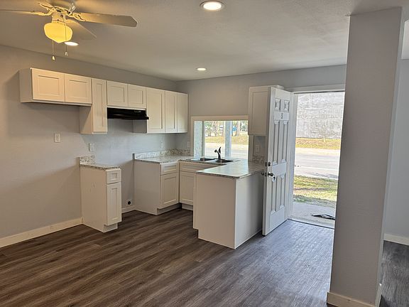 5th image of 201 W Dolphin St #5
