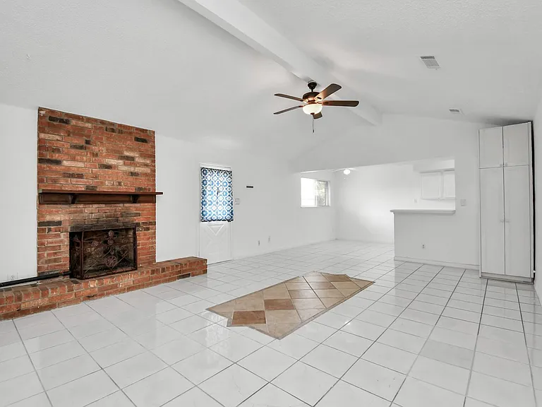 530 Westshire Dr — Photo 25