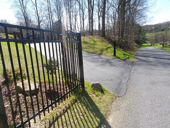3rd image of 281 Sycamore Dr