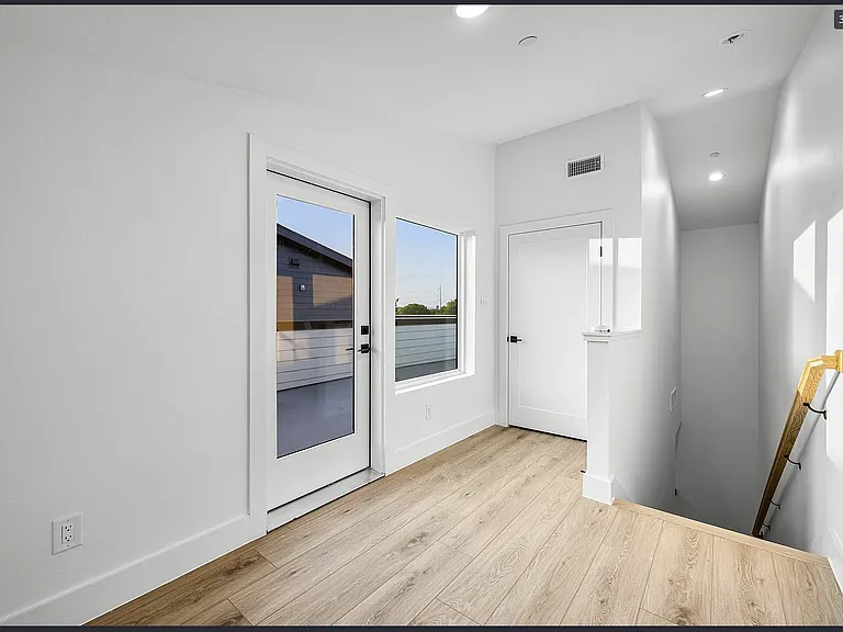 2203 Hondo Ave #203 — Photo 17