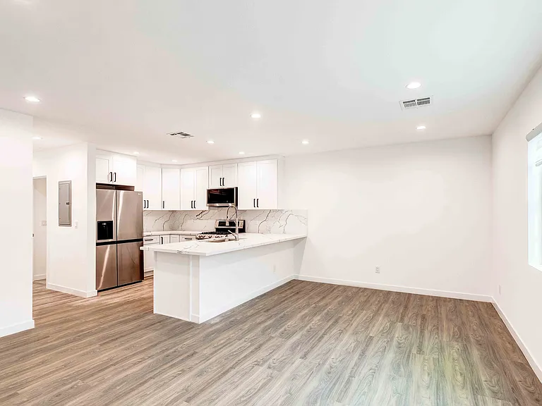 8805 Paso Robles Ave — Photo 12