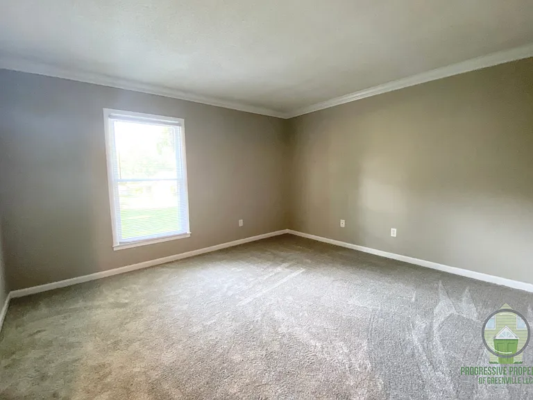 105 Osmond Dr — Photo 7