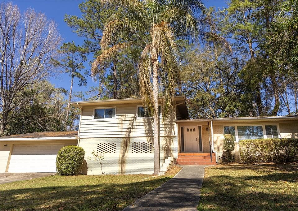 1st image of 2910 SW 1st Ave