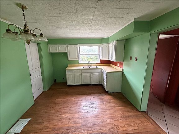 4th image of 351 Purchase Line Rd