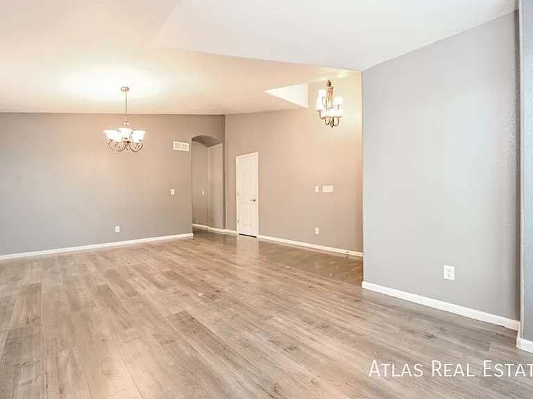 16548 High Desert Way — Photo 2