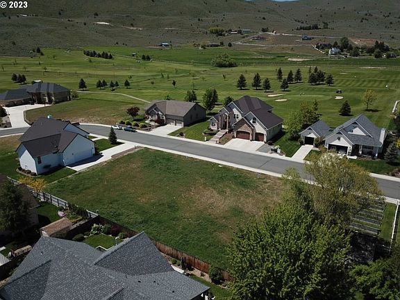 5th image of 800 W Fairway Dr