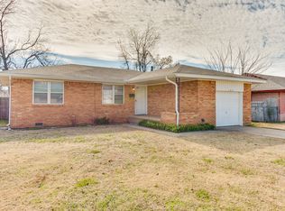 104 NE 5th St, Moore, OK 73160