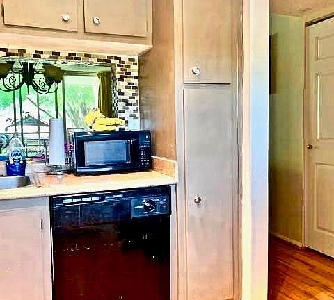 5th image of 9325 Lagoon Pl APT 202