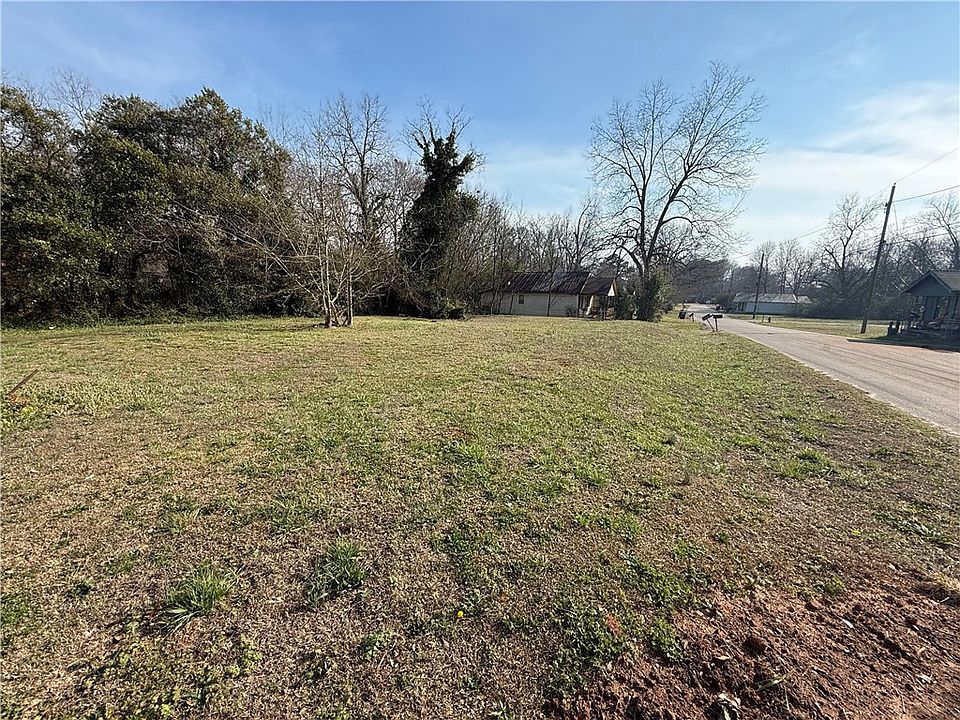 2nd image of 617 Auburn Pl