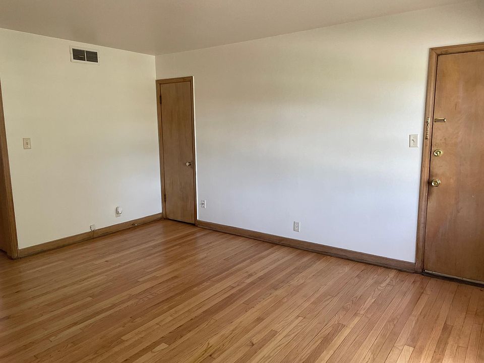 1st image of 3016 W Sheridan Ave #2
