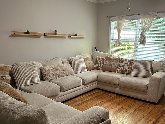 3rd image of 2986 Lauren Parc Rd