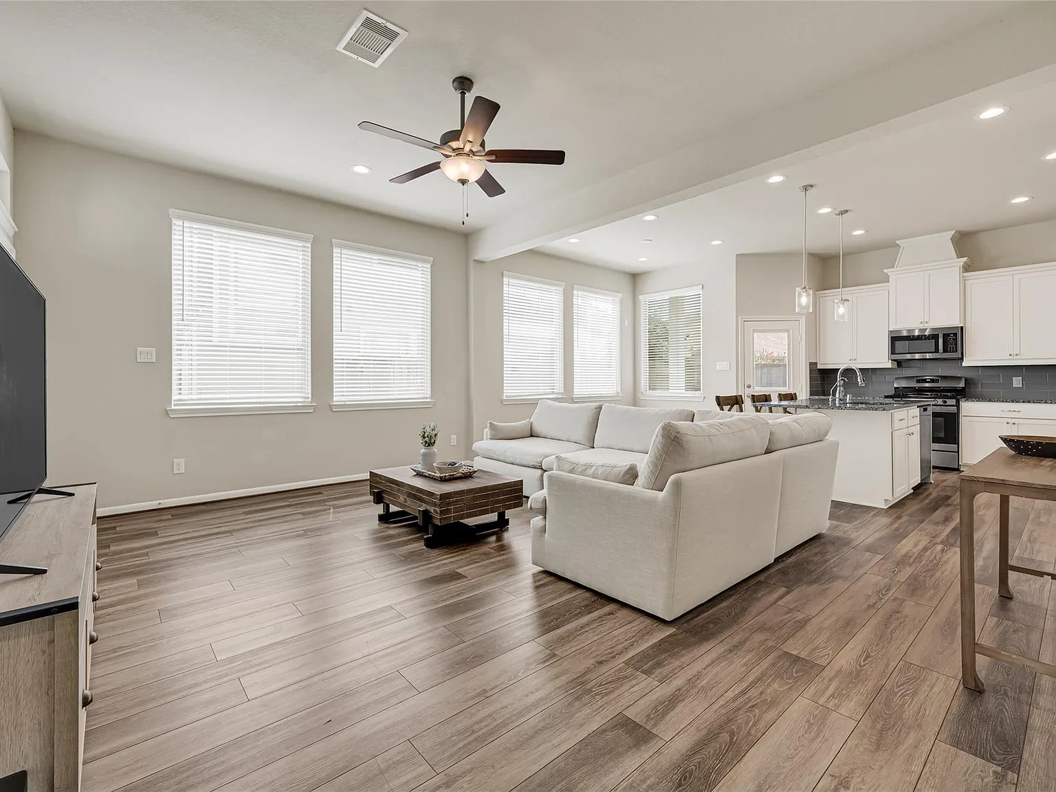 3 bed, 2.5 bath, 1791 sqft, $2,575 — Photo 4