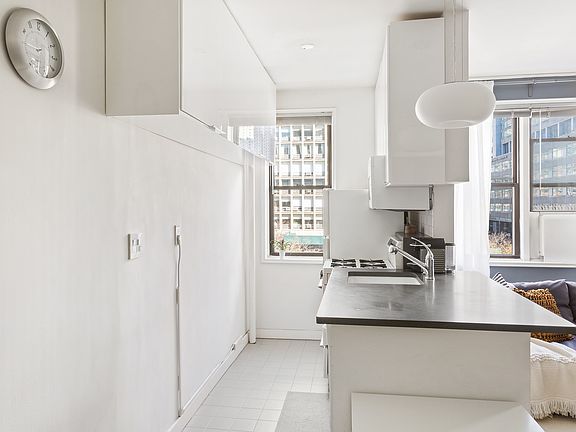 4th image of 350 E 30th St APT 3T