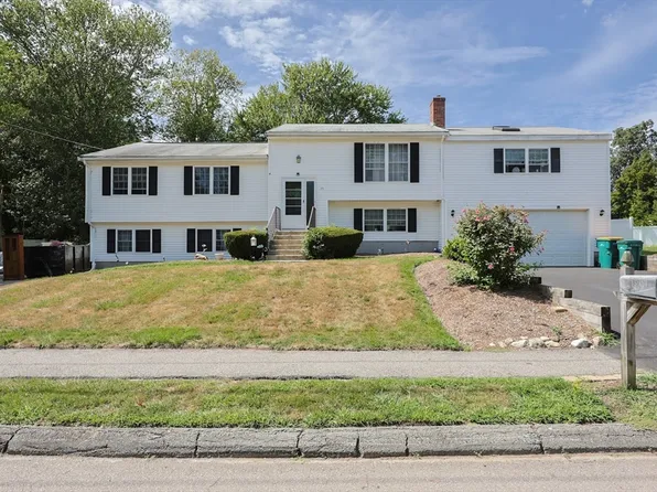 35 Pilgrim Dr, Norwood, MA 02062