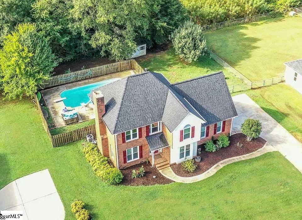 1st image of 147 Bradford Dr