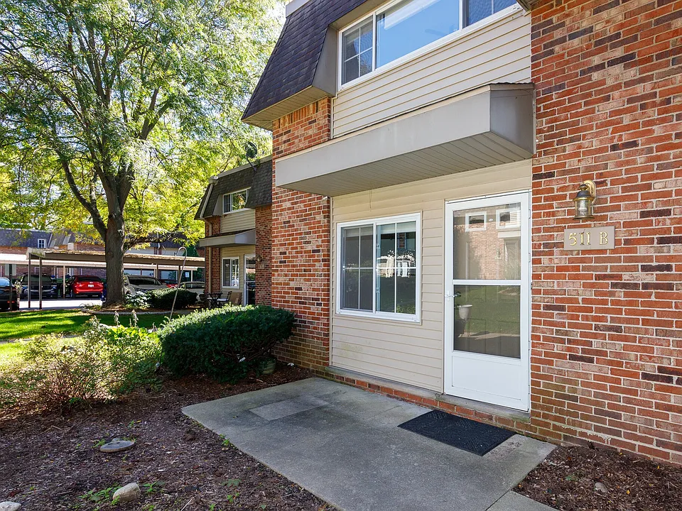 511 Longshore Dr #B