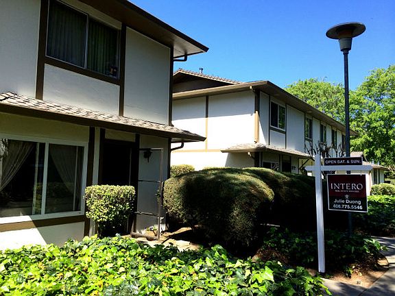 2nd image of 190 Oakbrook Cir #Cl