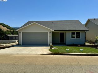 240 Mathews Dr, Myrtle Creek, OR 97457