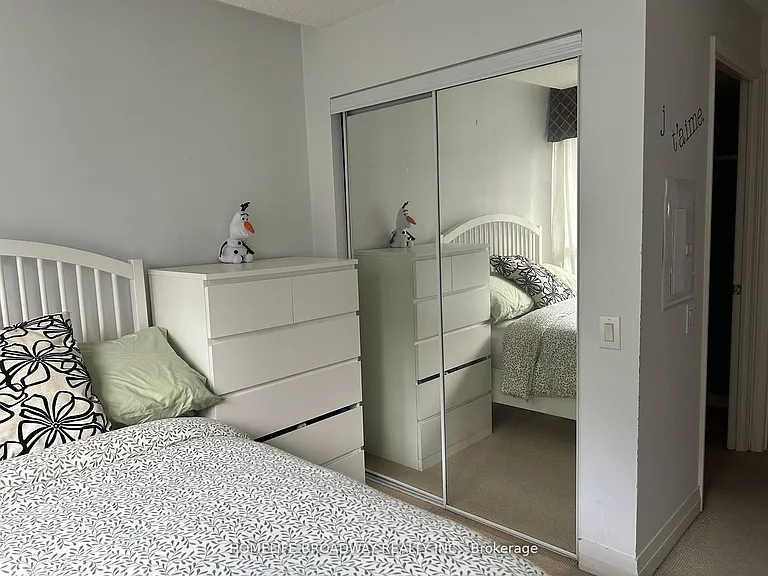 25 Carlton St #1310 — Photo 14