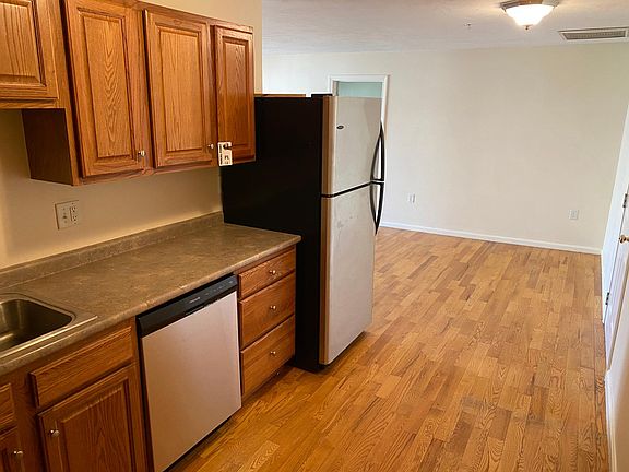 2nd image of 100 Lawrence St Unit 13